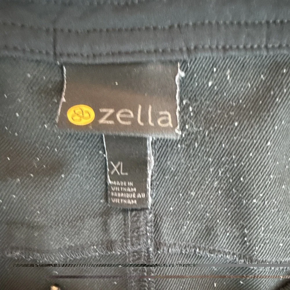 Zella Men's Black Flat Front Shorts 8in Inseam Pockets Button Zip XL